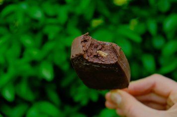 Морозиво Шоколадне з амарантовою цукеркою vegan Draw cakes 205 фото